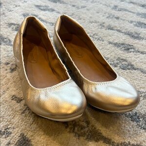 Corso Como Gold Ballet Flats with Metallic Finish